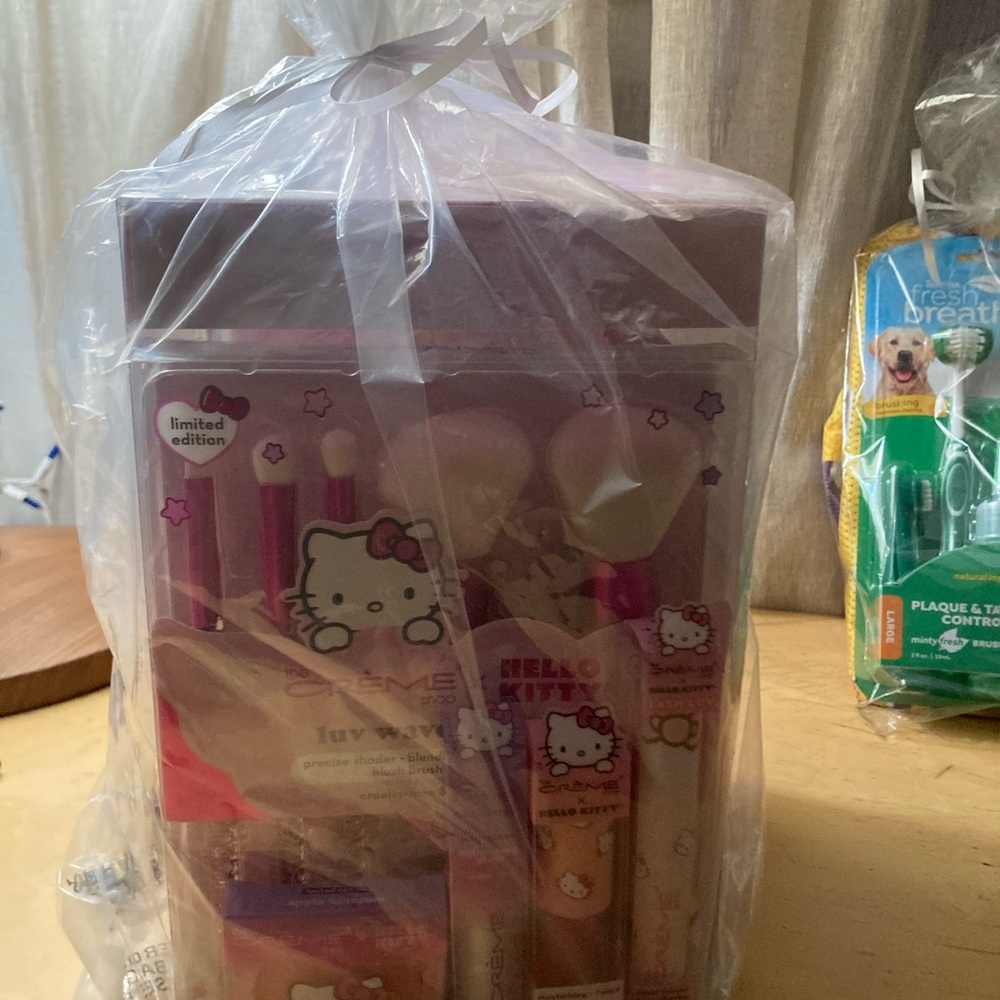 Hello Kitty Pink Accessory Gift Set